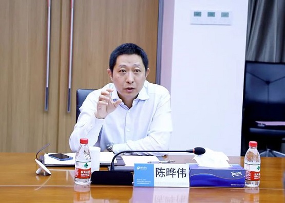 陳曄偉總經(jīng)理首先對(duì)王峰副州長(zhǎng)一行蒞臨公司考察交流表示歡迎 陳曄偉總經(jīng)理首先對(duì)王峰副州長(zhǎng)一行蒞臨公司考察交流表示歡迎