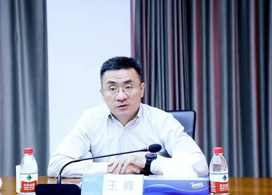 王峰副州長(zhǎng)首先對(duì)物產(chǎn)中大歐泰的熱情接待表示衷心的感謝 王峰副州長(zhǎng)首先對(duì)物產(chǎn)中大歐泰的熱情接待表示衷心的感謝