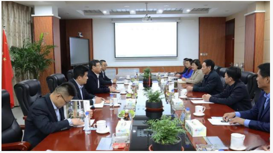 大業(yè)股份黨委書記竇寶森、董事長竇勇、總經(jīng)理鄭洪霞等，接待王鋒一行。