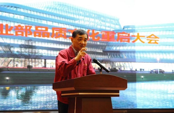 中策橡膠董事長(zhǎng)沈金榮發(fā)表講話(huà) 中策橡膠董事長(zhǎng)沈金榮發(fā)表講話(huà)