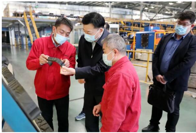 侯宇剛對豐源輪胎新班子調(diào)整以來的各項工作，給予肯定。