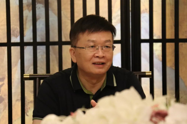 廣西飼料工業(yè)協(xié)會常務副會長閉強主持 廣西飼料工業(yè)協(xié)會常務副會長閉強主持