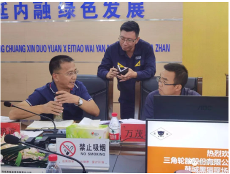 三角輪胎公司聽取了韓城黑貓產能、人員、工藝、設備及發(fā)展歷程等方面的介紹