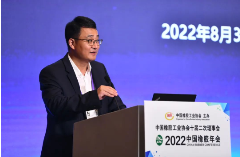 軟控董事長兼總裁官炳政表示，未來制造業(yè)的發(fā)展，軟件和平臺的作用將越發(fā)突顯，裝備是骨架，軟件是靈魂，而搭建起上下游互聯互通的平臺才能大踏步攜手共贏。此次發(fā)布的單機硬件、工業(yè)軟件以及行業(yè)平臺等新產品，其背后的思考也是基于這一邏輯，希望我們的努力、嘗試和探索，能為行業(yè)的發(fā)展尋得更多的可能。