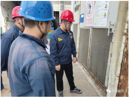 　李俊指出，要充分認(rèn)識“雙控”機(jī)制建設(shè)在風(fēng)險管控和隱患排查治理過程中發(fā)揮的作用，把“雙控”機(jī)制建設(shè)作為保障安全生產(chǎn)的一項重要抓手，逐步提升公司管理人員綜合業(yè)務(wù)水平，積極引導(dǎo)員工主動參與“雙控”機(jī)制建設(shè)和運用，營造安全穩(wěn)定的生產(chǎn)環(huán)境。