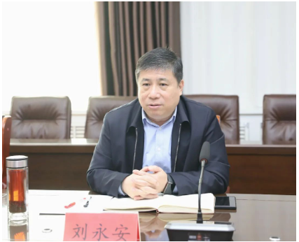 　同時，八億橡膠董事長也由許守亮變更為紀玉華，據(jù)悉，紀玉華之前為八億橡膠副總經(jīng)理，宋二華也同樣曾擔任豐源輪胎公司副總經(jīng)理。
