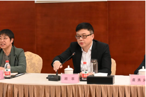　通用股份董事長顧萃表示，面對輪胎行業(yè)現(xiàn)況，還是存在可提升空間，要根據(jù)宏觀經(jīng)濟(jì)變化設(shè)立大方向目標(biāo)，部署雙向策略，有效推進(jìn)后續(xù)合作。
