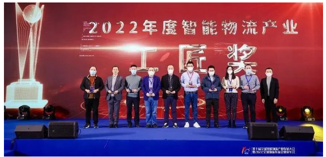 ，近年來(lái)，薩馳智能推出高端智能物流裝備、智能物流產(chǎn)線與智慧工廠整體解決方案和服務(wù)。他們可承接輪胎企業(yè)智能物流產(chǎn)線項(xiàng)目建設(shè)。