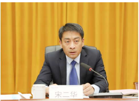 橡膠公司董事長、總經(jīng)理宋二華在會上指出，2022年，大事、難事、棘手事接踵而至，工作節(jié)奏快、頭緒多，公司總體工作穩(wěn)中有進(jìn)、趨勢向好。