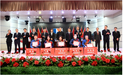 　接下來(lái)大會(huì)相繼審議通過(guò)了《龍星化工2023年經(jīng)濟(jì)責(zé)任制考核指標(biāo)》、《2023年度培訓(xùn)計(jì)劃》、《龍星化工創(chuàng)新創(chuàng)效項(xiàng)目管理辦法》，并舉行了2023年公司方針目標(biāo)發(fā)布及簽約儀式、先進(jìn)代表發(fā)言，并對(duì)2022年度表現(xiàn)突出的先進(jìn)集體和先進(jìn)個(gè)人進(jìn)行表彰。