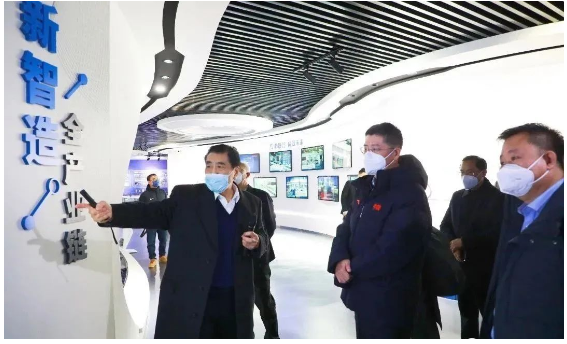 山東省財政廳廳長 青科大校長調研國橡中心 山東省財政廳廳長 青科大校長調研國橡中心