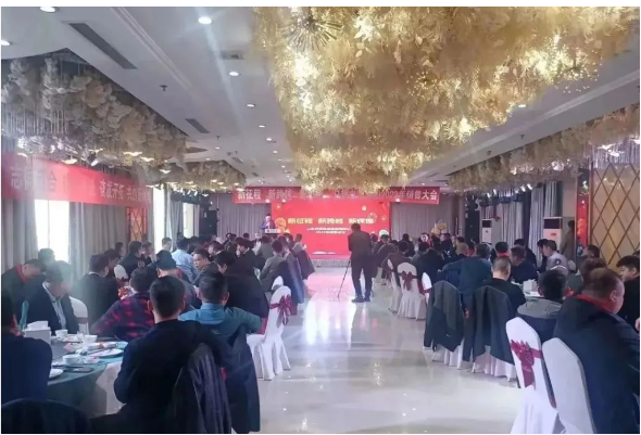 銷售部長宣讀銷售政策 銷售部長宣讀銷售政策