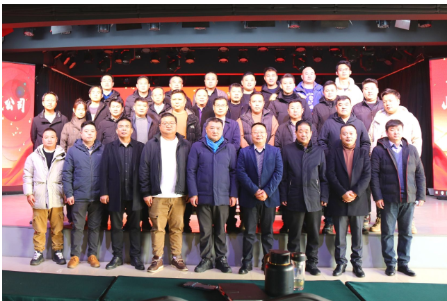 在山東祥通橡塑科技有限公司2023年度銷售工作部署動(dòng)員會(huì)議上，總經(jīng)理張振宇闡述了今年的銷售任務(wù)目標(biāo)：比去年的銷售額翻一番。他強(qiáng)調(diào)，本次會(huì)議旨在為新一年的銷售工作定調(diào)子、指方向、鼓干勁。