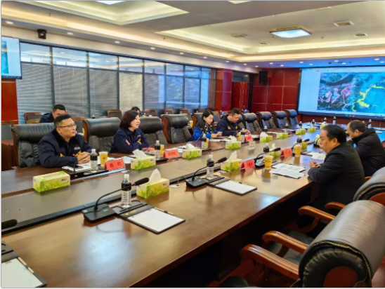 潘福林表示，黑貓集團(tuán)作為景德鎮(zhèn)市屬大型國(guó)有企業(yè)，為景德鎮(zhèn)市經(jīng)濟(jì)社會(huì)發(fā)展作出了重要貢獻(xiàn)。市工信局也在致力于解決企業(yè)困難，積極與省政府、省工信廳進(jìn)行密切溝通。待省廳正式下發(fā)《江西省化工重點(diǎn)監(jiān)測(cè)點(diǎn)認(rèn)定標(biāo)準(zhǔn)》后，市工信局將積極推進(jìn)黑貓集團(tuán)化工重點(diǎn)監(jiān)測(cè)點(diǎn)認(rèn)定工作，助力企業(yè)重點(diǎn)項(xiàng)目盡快落地投產(chǎn)。