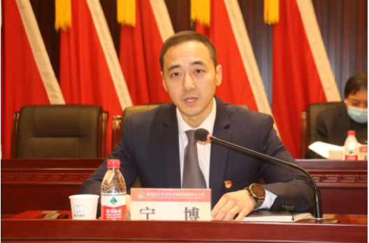 公司副總經(jīng)理寧博主持下午會(huì)議，并組織簽訂2023年度經(jīng)濟(jì)目標(biāo)責(zé)任書。