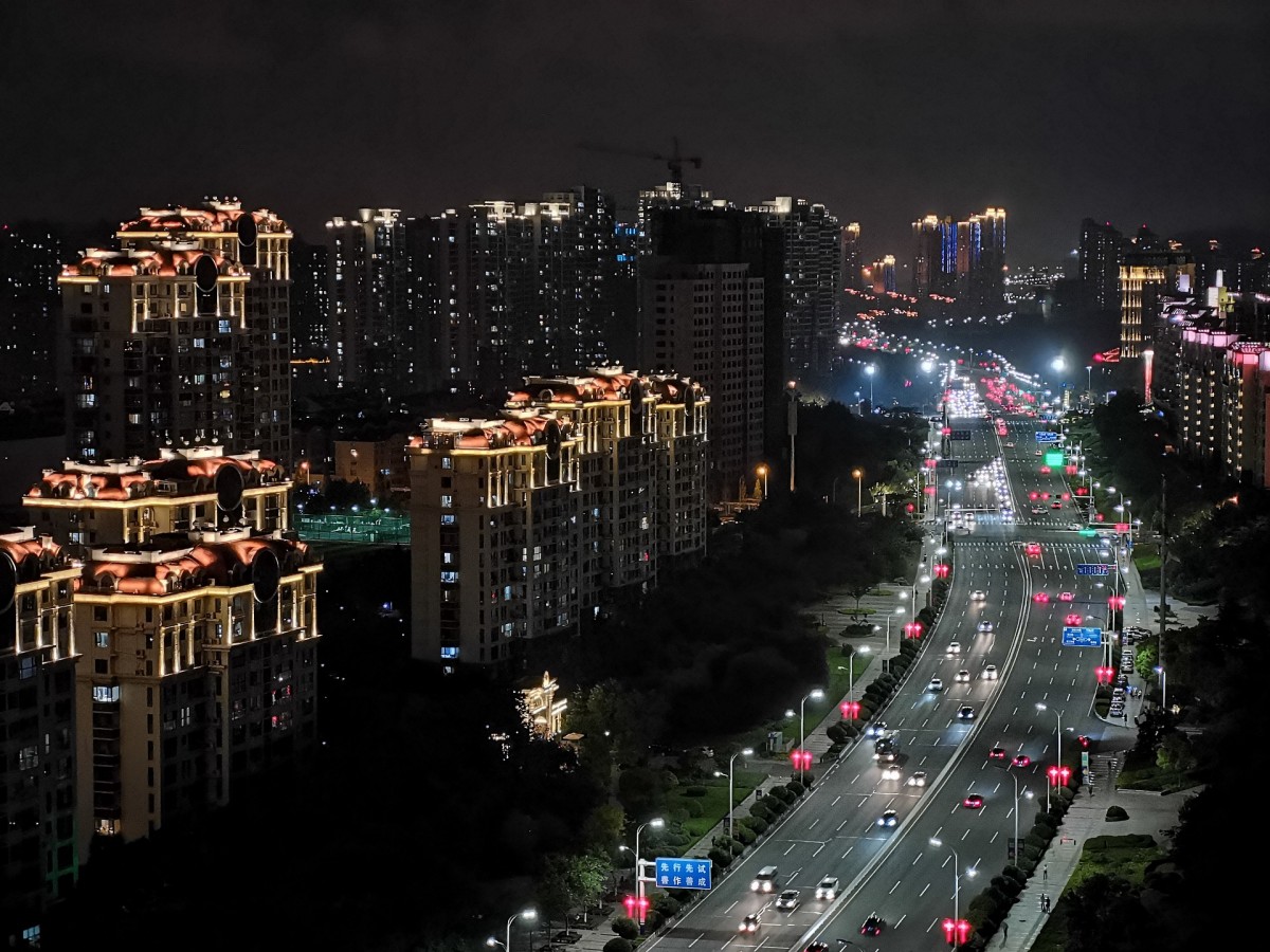 據中國汽車工業(yè)協(xié)會發(fā)布的數據，2023年1月份汽車產銷分別完成159.4萬輛和164.9萬輛，環(huán)比分別下降33.1%和35.5%，同比分別下降34.3%和35%。