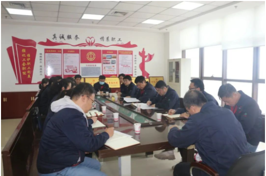  陜西延長石油西北橡膠有限責任公司總經(jīng)理張航偉到恒準公司調研指導工作，實地察看實驗室環(huán)境設施，了解人員結構、工作業(yè)務、檢測能力等，協(xié)調解決相關問題。