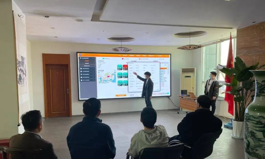 張秀麗表示感謝中國輪胎循環(huán)利用協(xié)會(huì)李會(huì)長一行蒞臨萬通調(diào)研指導(dǎo)。鄭州萬通堅(jiān)持走綠色創(chuàng)新發(fā)展的道路，加大輪胎翻新推廣力度，堅(jiān)持為用戶提供高品質(zhì)的產(chǎn)品和服務(wù)為宗旨。張秀麗表示，希望能夠與行業(yè)內(nèi)的企業(yè)共同推進(jìn)綠色循環(huán)經(jīng)濟(jì)的發(fā)展，推動(dòng)行業(yè)的可持續(xù)發(fā)展。