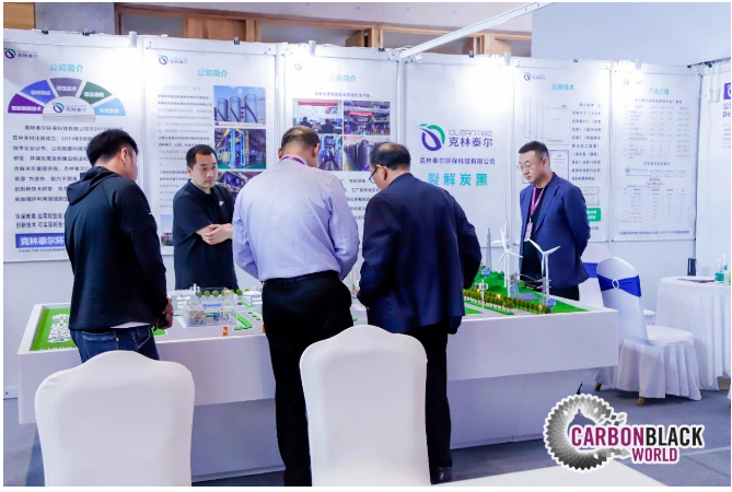 會(huì)議現(xiàn)場布置了展覽區(qū)，多家炭黑上下游企業(yè)布展，吸引了參會(huì)人員會(huì)議間隙前往洽談交流。