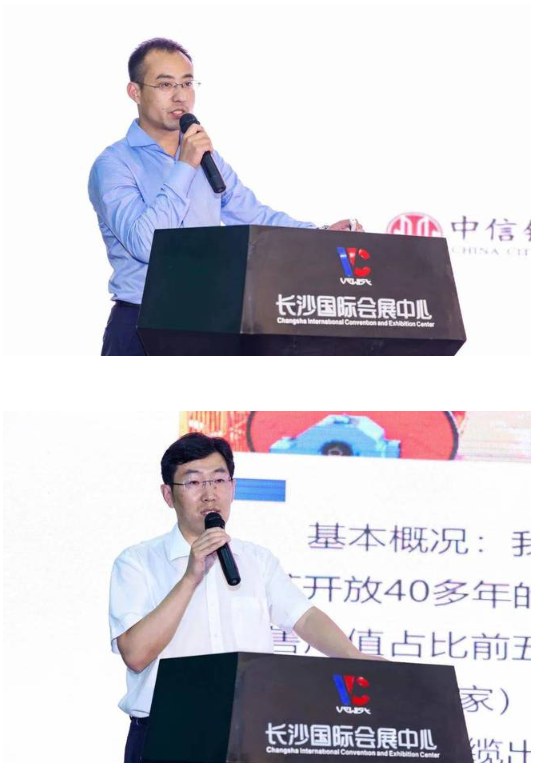 因此，會(huì)議第一個(gè)部分是主題演講，由中信期貨經(jīng)發(fā)管委營銷管理部副總監(jiān)劉東帶來《企業(yè)運(yùn)營銅期貨及衍生品進(jìn)行風(fēng)險(xiǎn)管理案例分析》，中國線纜網(wǎng)總經(jīng)理于鍇帶來《中國線纜行業(yè)發(fā)展形勢分析》。