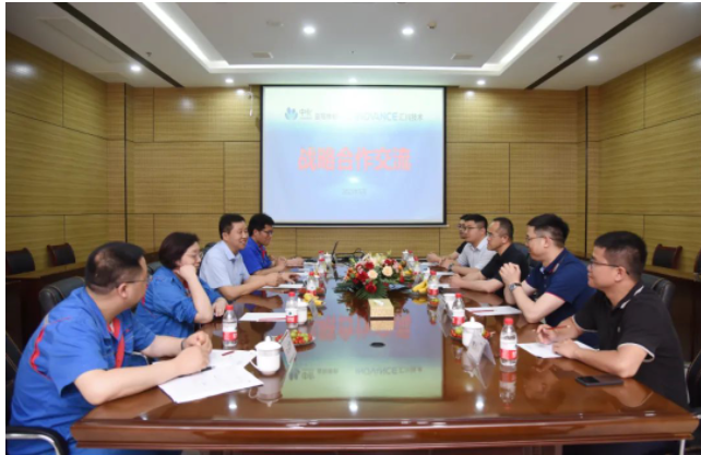 雙方在簽約儀式前的座談中探討了企業(yè)AI智能技術(shù)、伺服技術(shù)等方面的合作方向。他們一致認(rèn)為，在戰(zhàn)略合作協(xié)議框架下逐步推進(jìn)更廣泛范圍的合作，將促進(jìn)雙方未來的進(jìn)一步發(fā)展。