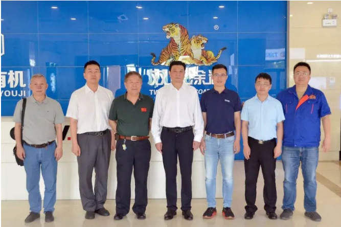 此次訪問(wèn)為雙虎涂料與中國(guó)涂料工業(yè)協(xié)會(huì)加強(qiáng)合作提供了重要契機(jī)。雙方將進(jìn)一步加強(qiáng)交流與合作，共同推動(dòng)中國(guó)涂料行業(yè)的繁榮與發(fā)展。