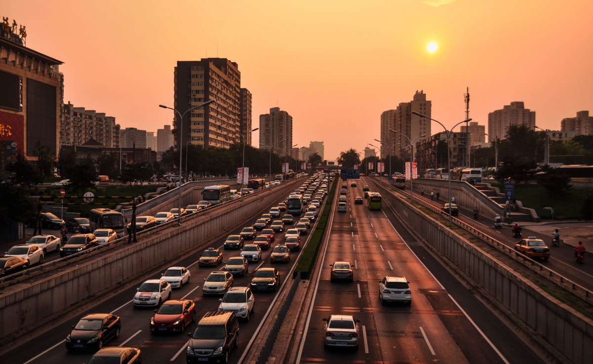 6月份，混合動(dòng)力汽車新注冊(cè)量增長了32.4%，達(dá)到254,100輛。這一增長主要受到德國、意大利、法國和西班牙這四個(gè)歐盟最大市場(chǎng)的推動(dòng)。1月至6月，混合動(dòng)力汽車銷量累計(jì)增長了27.9%，達(dá)到近140萬輛，占據(jù)市場(chǎng)份額的25%。