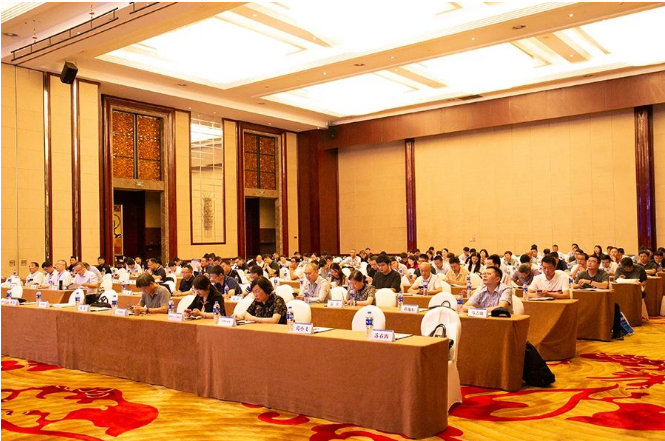 除了會議交流，年會期間還舉辦了案例展示和專業(yè)展覽，為參會者提供了更多的展示與學(xué)習(xí)機會。