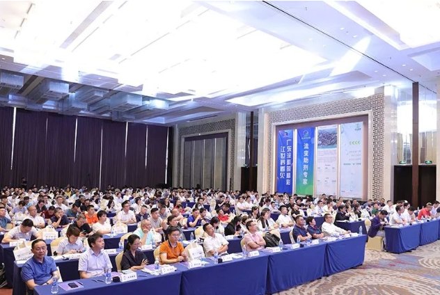 廣東江門于7月27日至28日舉辦了2023廣東涂料產(chǎn)業(yè)高質(zhì)量發(fā)展大會，本次大會以“守正創(chuàng)新 提質(zhì)增效”為主題。來自涂料行業(yè)的代表齊聚江門，共同探討行業(yè)未來發(fā)展方向。其中，東莞大寶化工制品有限公司在大會上斬獲兩項殊榮。