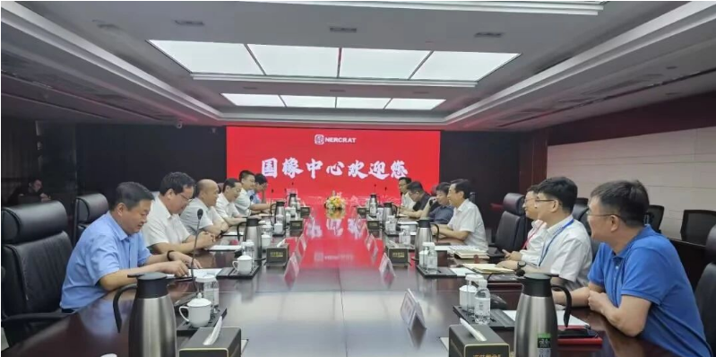 雙方就賽輪(濰坊)工程輪胎生產(chǎn)項目進(jìn)行了磋商，深入探討了項目落地的具體細(xì)節(jié)，并對未來合作事宜展開了交流。