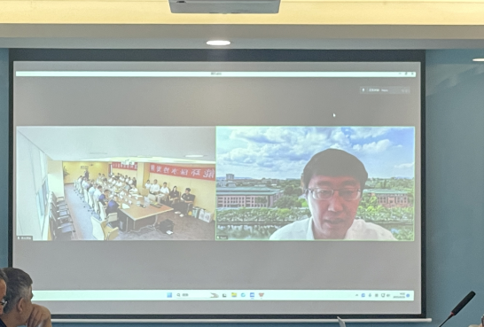 此次會議還特別邀請了中國工程院張立群院士參與，他在會上強調(diào)了高分散水性炭黑在橡膠工業(yè)和涂料行業(yè)應(yīng)用領(lǐng)域的巨大潛力。他表示，北京化工大學(xué)和青島黑貓研究院的合作研發(fā)，成功地克服了國外技術(shù)難題，為國內(nèi)的水性炭黑領(lǐng)域開創(chuàng)了嶄新局面。