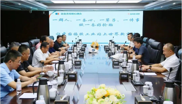 山東省道路運(yùn)輸協(xié)會(huì)會(huì)長孫慶民，聯(lián)同多位協(xié)會(huì)領(lǐng)導(dǎo)和企業(yè)高管到賽輪集團(tuán)進(jìn)行訪問。賽輪集團(tuán)總裁謝小紅及團(tuán)隊(duì)熱情接待了到訪的嘉賓。