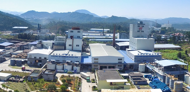 福建省三明市召開了一場民營經(jīng)濟發(fā)展座談會，旨在聽取民營企業(yè)對產(chǎn)業(yè)發(fā)展的意見和建議。在會上，三明正元化工有限公司的董事長曾土兒分享了該公司的發(fā)展歷程和關于白炭黑產(chǎn)業(yè)的見解。