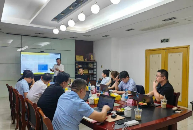 長期以來，住友橡膠與利得體系保持著緊密的合作伙伴關(guān)系，已經(jīng)合作超過20年。這次會議再次強調(diào)了雙方對鄧祿普品牌的深厚情感和堅定信念。在當前行業(yè)發(fā)展面臨困難的時刻，雙方高層的決心和合作精神將有助于解決當前的挑戰(zhàn)，開創(chuàng)更加光明的未來。