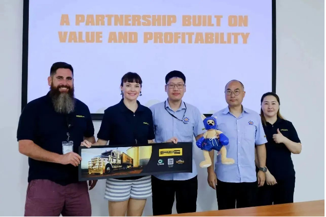 雙錢公司還表示，通過與各國客戶的密切合作，他們將更好地了解國際市場的新趨勢，持續(xù)優(yōu)化產(chǎn)品設(shè)計和制造流程，根據(jù)客戶需求改進(jìn)產(chǎn)品質(zhì)量和服務(wù)，為海外銷售打下堅實的基礎(chǔ)。這次訪問為雙錢和Tyres4U之間的合作關(guān)系注入了新的活力，也為雙錢在全球市場上的發(fā)展提供了更多機(jī)遇。
