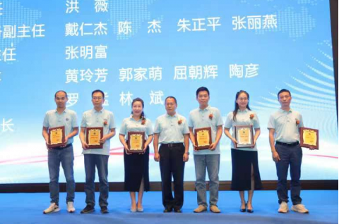由中國塑料加工工業(yè)協(xié)會主辦，中國塑協(xié)密胺塑料制品專委會承辦的中國塑協(xié)密胺塑料制品專委會第二次會員大會暨密胺塑料制品高質(zhì)量發(fā)展研討會于9月16日在浙江·臺州喜來登酒店隆重召開。這次盛會吸引了來自全國各地的100余家生產(chǎn)企業(yè)、科研機(jī)構(gòu)、檢測認(rèn)證機(jī)構(gòu)以及貿(mào)易企業(yè)的代表，匯聚了塑料行業(yè)的精英。