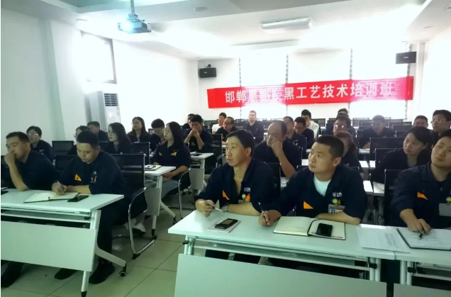 近期，邯鄲黑貓組織開展炭黑生產(chǎn)工藝技術(shù)培訓，旨在提高員工的技能水平，優(yōu)化生產(chǎn)流程，以進一步鞏固企業(yè)的生產(chǎn)實力。