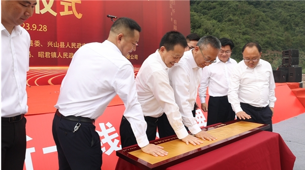 湖北以恒高新材料有限公司將積極追求數(shù)字化和智能化車間的建設(shè)，實(shí)現(xiàn)生產(chǎn)方式的現(xiàn)代化升級(jí)。數(shù)字化車間將能夠?qū)崟r(shí)監(jiān)控生產(chǎn)數(shù)據(jù)，進(jìn)行精準(zhǔn)分析和生產(chǎn)參數(shù)的優(yōu)化，從而提高生產(chǎn)效率和經(jīng)營(yíng)效益。智能化車間則將實(shí)現(xiàn)自動(dòng)化生產(chǎn)流程，以提高產(chǎn)品質(zhì)量。通過數(shù)字化和智能化車間的建設(shè)，以恒將跟隨時(shí)代的步伐，邁向更高效、更具競(jìng)爭(zhēng)優(yōu)勢(shì)的生產(chǎn)模式，為公司創(chuàng)造更豐厚的收益。