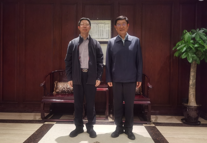 中國(guó)物流與采購(gòu)聯(lián)合會(huì)副會(huì)長(zhǎng)蔡進(jìn)于2023年10月23日訪問了雙錢輪胎集團(tuán)有限公司。在訪問期間，雙錢輪胎集團(tuán)有限公司的黨委書記兼董事長(zhǎng)章萬友熱情接待了蔡進(jìn)一行，展開了深入的交流。中國(guó)物流與采購(gòu)聯(lián)合會(huì)會(huì)長(zhǎng)助理馬增榮陪同。