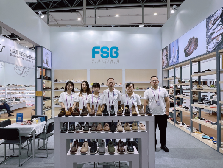 廣交會第134屆第三期于10月31日在廣州盛大開幕，吸引了眾多國內外企業(yè)的積極參與。其中，千里行集團旗下的賽威鞋業(yè)有限公司在展會中展現(xiàn)出了強大的吸引力，其展位4.2G01-02 F47-49前人潮涌動。