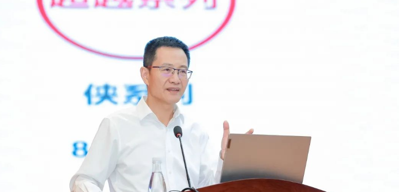 來自全國70多家最強新銳門店的代表齊聚中策橡膠總部，共同參與“正向銷售”交流活動，探討如何實現高質量發(fā)展的目標。中策橡膠集團高級副總經理葛國榮在會上發(fā)表主題講話，他首先對充滿活力的新銳伙伴們表示了熱烈歡迎。