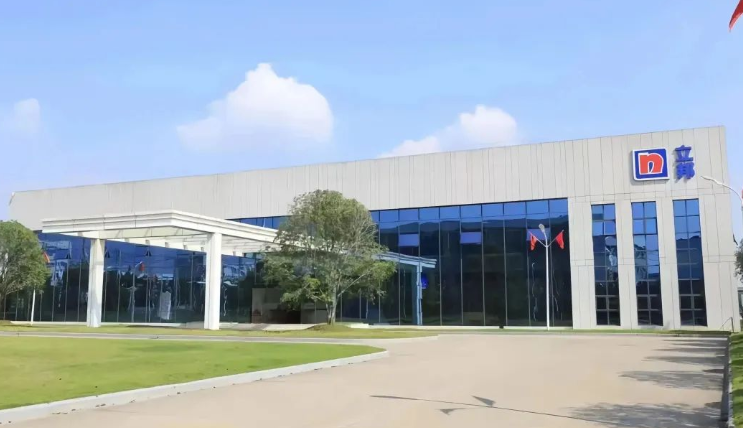 近日，工業(yè)和信息化部公布了2023年度智能制造示范工廠揭榜單位和優(yōu)秀場景名單，立邦涂料(湖北)有限公司成功入圍2023年度智能制造優(yōu)秀場景。